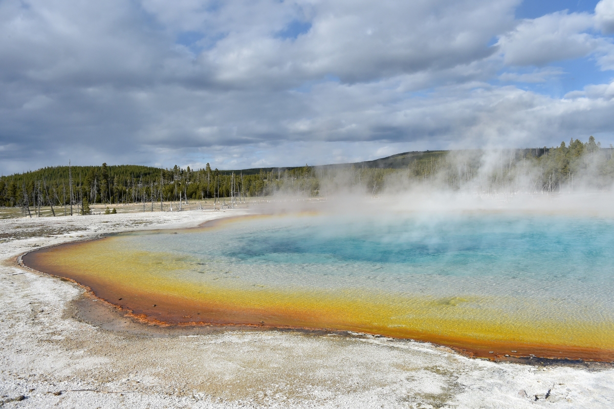 Das heiße Wasser des Geysirbeckens von Yellowstone wurde in einem neuen Bild festgehalten.
